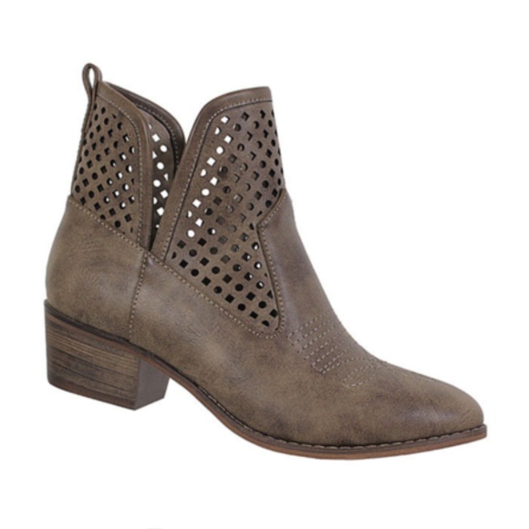 Laser Cut Booties {Yoki} - Picture 6 of 6